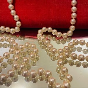 Vintage High End Lady Remington Knotted Glass Pearl Necklace